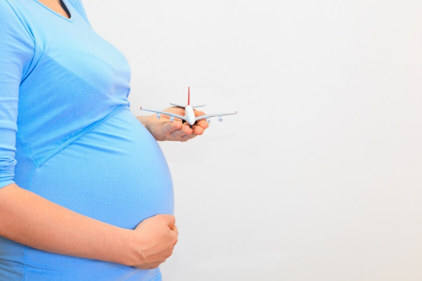 Schwangere lässt Flugzeug fliegen