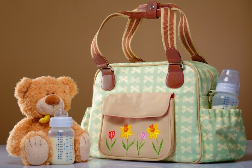 Gepackte Wickeltasche fürs Baby
